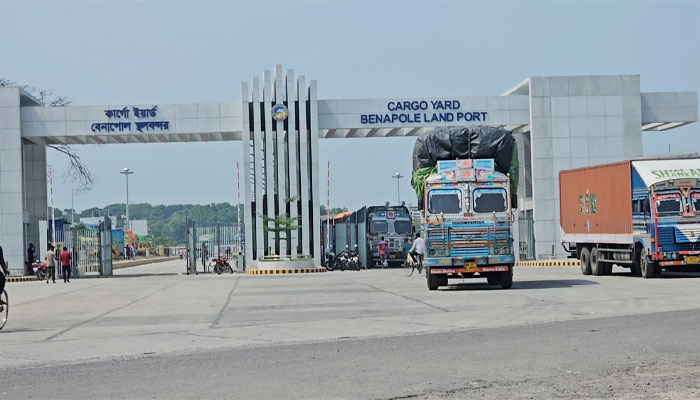 টানা ছুটি শেষে বেনাপোলে আমদানি-রপ্তানি চালু টানা ছুটি শেষে বেনাপোলে আমদানি-রপ্তানি চালু