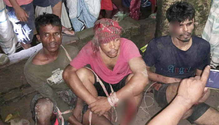 বৈদ্যুতিক ট্রান্সফর্মার চুরির অভিযোগে ৩ চোরকে গণধোলাই বৈদ্যুতিক ট্রান্সফর্মার চুরির অভিযোগে ৩ চোরকে গণধোলাই