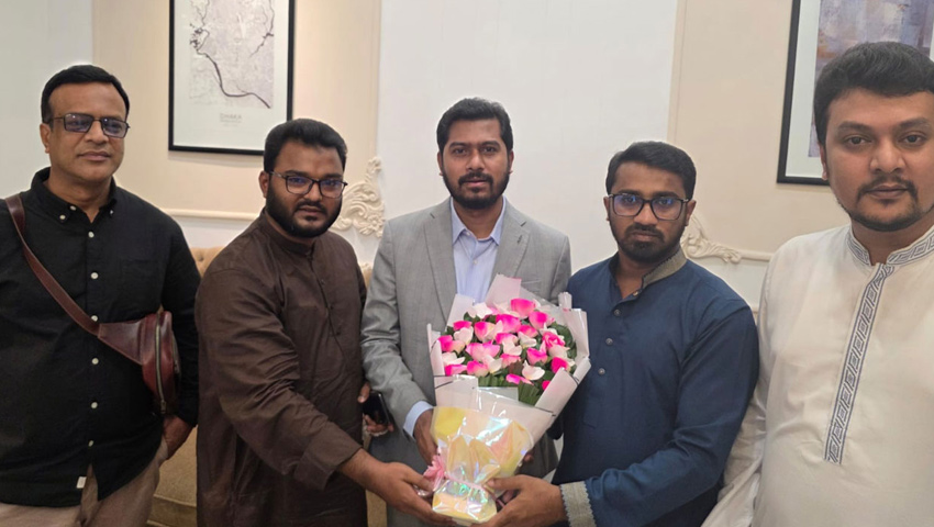 চিকিৎসা শেষে দেশে ফিরলেন নুর চিকিৎসা শেষে দেশে ফিরলেন নুর