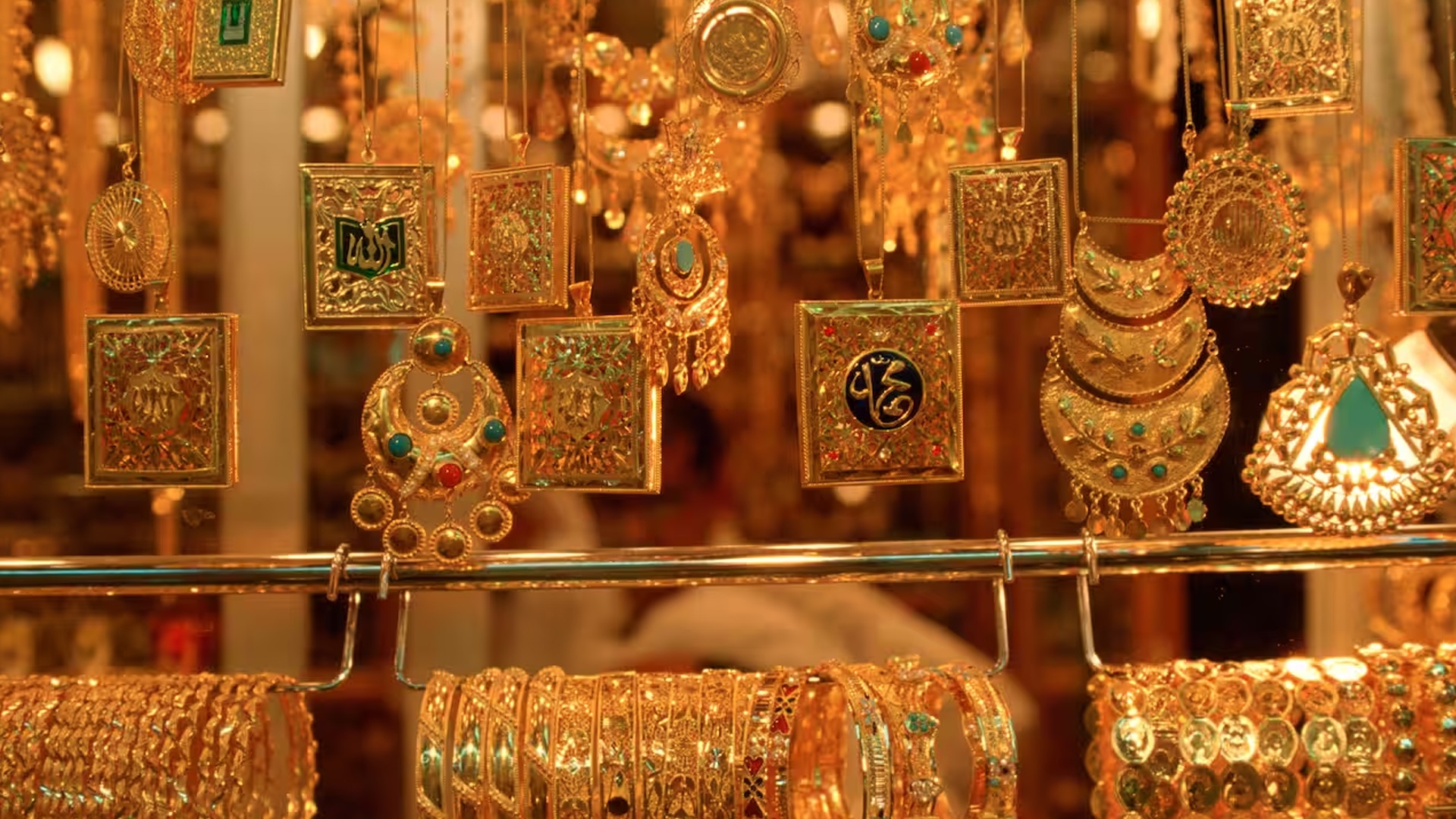 সব রেকর্ড ভেঙে দেশের ইতিহাসে সর্বোচ্চ দামে স্বর্ণ সব রেকর্ড ভেঙে দেশের ইতিহাসে সর্বোচ্চ দামে স্বর্ণ