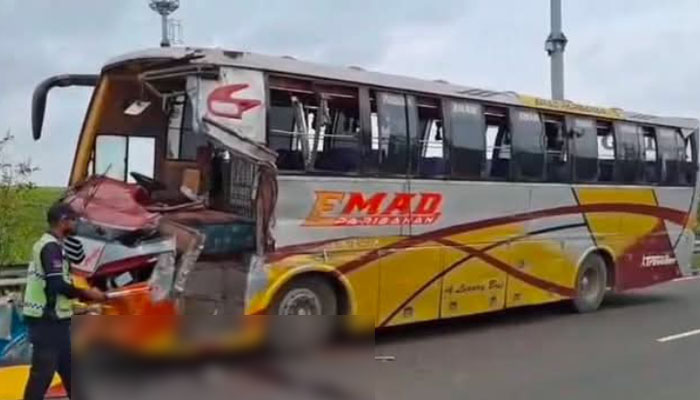 ঢাকা-মাওয়া এক্সপ্রেসওয়েতে দুই বাসের সংঘর্ষে হতাহত ৬ ঢাকা-মাওয়া এক্সপ্রেসওয়েতে দুই বাসের সংঘর্ষে হতাহত ৬