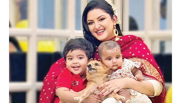 বাচ্চার সেঞ্চুরি করতে চান পরীমনি! বাচ্চার সেঞ্চুরি করতে চান পরীমনি!