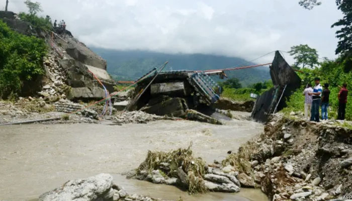 দার্জিলিংয়ে ভারী বৃষ্টি ও ভূমিধস: নিহত ১৪, বন্ধ পর্যটন স্পট দার্জিলিংয়ে ভারী বৃষ্টি ও ভূমিধস: নিহত ১৪, বন্ধ পর্যটন স্পট