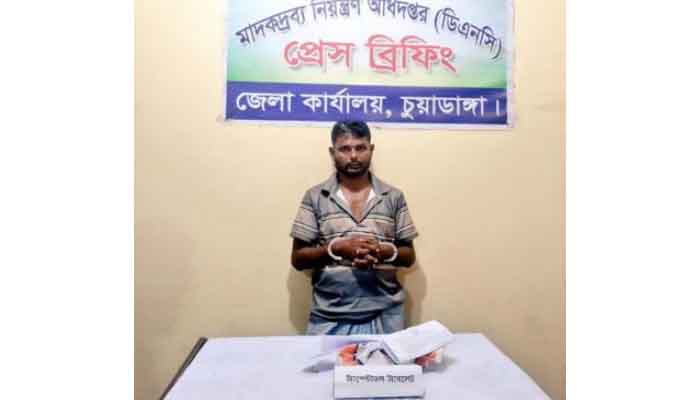 দর্শনায় ৪০০ পিস ট্যাপেন্টাডল ট্যাবলেটসহ আটক ১ দর্শনায় ৪০০ পিস ট্যাপেন্টাডল ট্যাবলেটসহ আটক ১