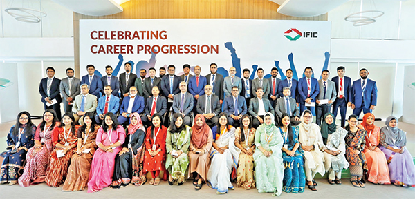 আইএফআইসি ব্যাংক কর্মকর্তাদের পদোন্নতি প্রদান