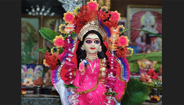 চাঁদপুরে সনাতনীদের ঘরে ঘরে লক্ষ্মীদেবীর পূজা, বাজারে উৎসব চাঁদপুরে সনাতনীদের ঘরে ঘরে লক্ষ্মীদেবীর পূজা, বাজারে উৎসব