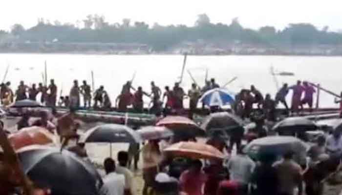 সিরাজগঞ্জে নৌকা বাইচে সংঘর্ষের ঘটনায় আহত ১৫