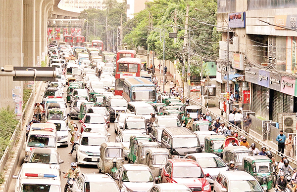 রাজধানীর বিভিন্ন সড়কে তীব্র যানজট