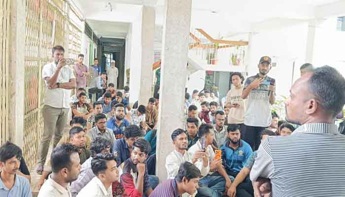 সাজিদ হত্যার বিচার ও ফ্যাসিস্টমুক্ত নিয়োগ বোর্ডের দাবিতে ইবি ছাত্রদলের অবস্থান