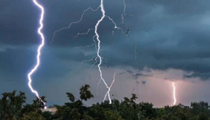 হাওরে মাছ ধরতে গিয়ে বজ্রপাতে যুবক নিহত হাওরে মাছ ধরতে গিয়ে বজ্রপাতে যুবক নিহত