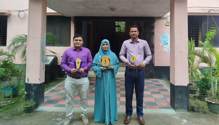 জেলা পর্যায়ে শ্রেষ্ঠ উপসহকারী কৃষি কর্মকর্তা ঈশ্বরদীর আলিমসহ ৩ জন জেলা পর্যায়ে শ্রেষ্ঠ উপসহকারী কৃষি কর্মকর্তা ঈশ্বরদীর আলিমসহ ৩ জন