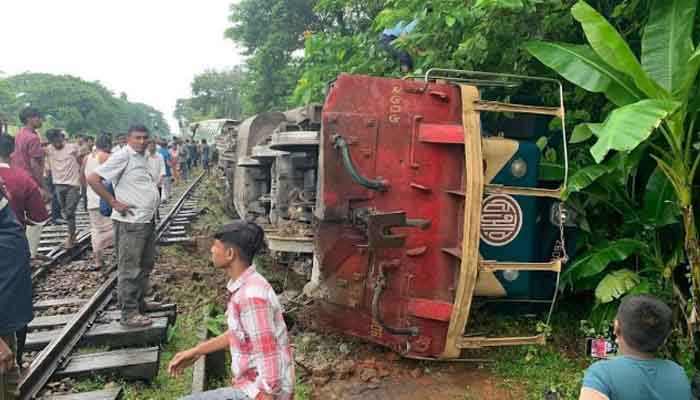 সিলেটে উদয়ন এক্সপ্রেস লাইনচ্যুত, বরখাস্ত ২ সিলেটে উদয়ন এক্সপ্রেস লাইনচ্যুত, বরখাস্ত ২