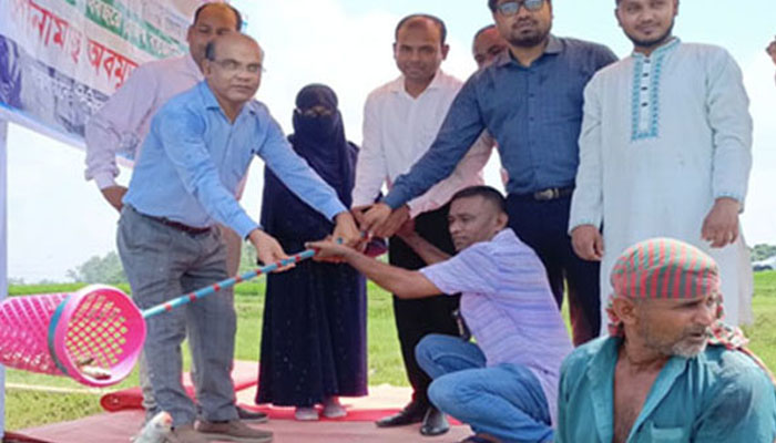 পীরগঞ্জে উৎপাদন বৃদ্ধিতে ৮২৩ কেজি পোনা অবমুক্ত পীরগঞ্জে উৎপাদন বৃদ্ধিতে ৮২৩ কেজি পোনা অবমুক্ত