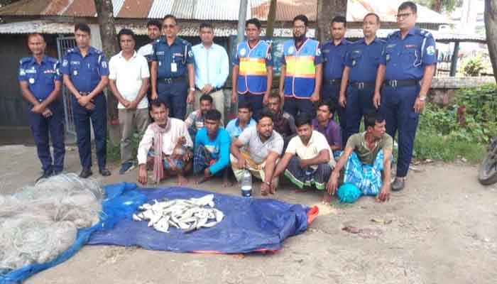 ছয় হাজার মিটার জালসহ ৯ জেলে আটক ছয় হাজার মিটার জালসহ ৯ জেলে আটক
