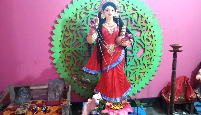 সিরাজগঞ্জে আনন্দঘন পরিবেশে লক্ষীপূজা অনুষ্ঠিত সিরাজগঞ্জে আনন্দঘন পরিবেশে লক্ষীপূজা অনুষ্ঠিত