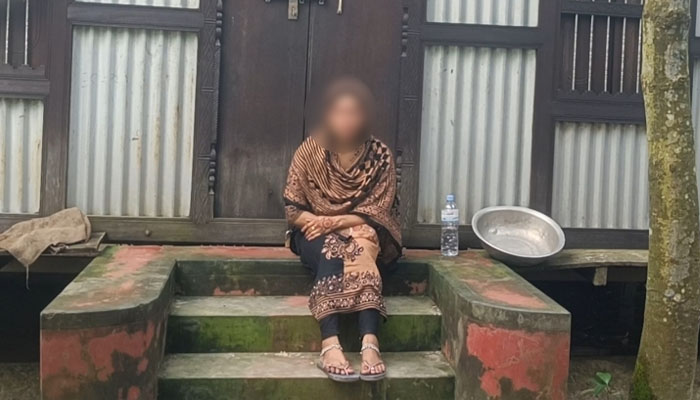 বিয়ের প্রলোভনে ধর্ষণ ও টাকা হাতিয়ে পালাল ছাত্রলীগ নেতা, অনশনে বিধবা বিয়ের প্রলোভনে ধর্ষণ ও টাকা হাতিয়ে পালাল ছাত্রলীগ নেতা, অনশনে বিধবা