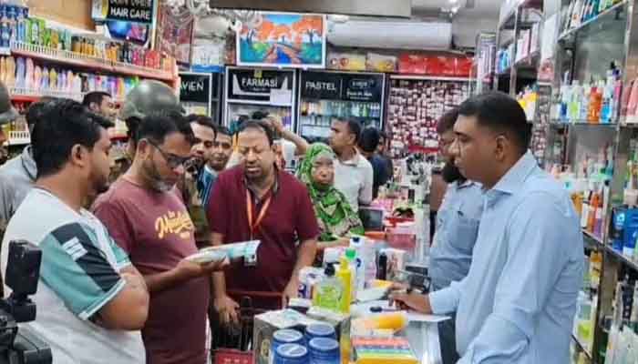 টাঙ্গাইলে দুই প্রতিষ্ঠানকে সাড়ে ৩ লাখ টাকা জরিমানা টাঙ্গাইলে দুই প্রতিষ্ঠানকে সাড়ে ৩ লাখ টাকা জরিমানা