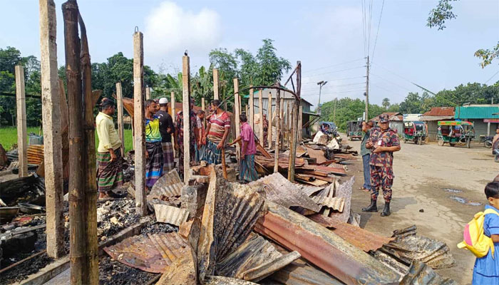 নালিতাবাড়ীতে ভয়াবহ অগ্নিকাণ্ডে ৫ দোকান পুড়ে ছাই নালিতাবাড়ীতে ভয়াবহ অগ্নিকাণ্ডে ৫ দোকান পুড়ে ছাই
