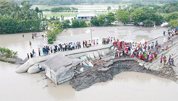 ভেঙে যাওয়া বাঁধ দুই দিনের মাথায় আটকানো সম্ভব হয়েছে
