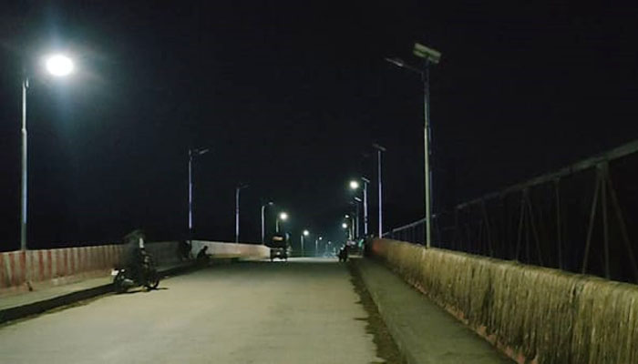 সেতুর অর্ধেক লাইট নষ্ট, রাতের সৌন্দর্য ও নিরাপত্তা হুমকিতে সেতুর অর্ধেক লাইট নষ্ট, রাতের সৌন্দর্য ও নিরাপত্তা হুমকিতে
