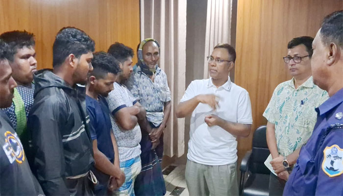 মেঘনায় ইলিশ সংরক্ষণে বিশেষ অভিযানে ২৪ জেলে আটক মেঘনায় ইলিশ সংরক্ষণে বিশেষ অভিযানে ২৪ জেলে আটক