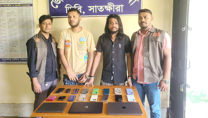 সাতক্ষীরায় সহযোগীসহ অনলাইন জুয়াড়ী লিপু আটক সাতক্ষীরায় সহযোগীসহ অনলাইন জুয়াড়ী লিপু আটক