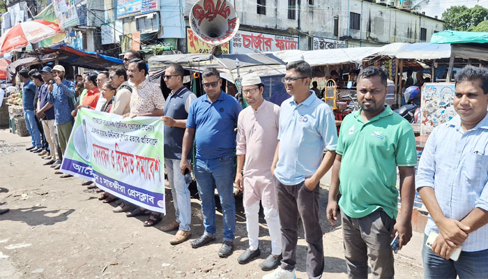 বাগেরহাটে সাংবাদিককে কুপিয়ে হত্যার প্রতিবাদে সাতক্ষীরায় মানববন্ধন বাগেরহাটে সাংবাদিককে কুপিয়ে হত্যার প্রতিবাদে সাতক্ষীরায় মানববন্ধন
