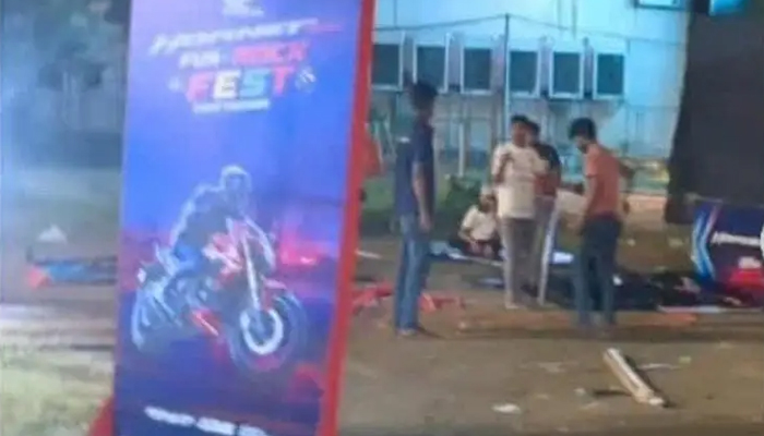 চট্টগ্রামে কনসার্টে ‘জয় বাংলা’ স্লোগানের জেরে সংঘর্ষ-ভাঙচুর চট্টগ্রামে কনসার্টে ‘জয় বাংলা’ স্লোগানের জেরে সংঘর্ষ-ভাঙচুর