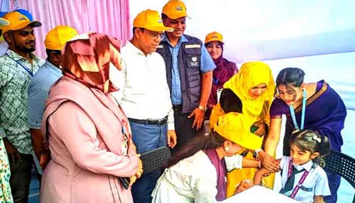 নারায়ণগঞ্জে টাইফয়েড টিকা প্রদান কার্যক্রমের উদ্বোধন নারায়ণগঞ্জে টাইফয়েড টিকা প্রদান কার্যক্রমের উদ্বোধন