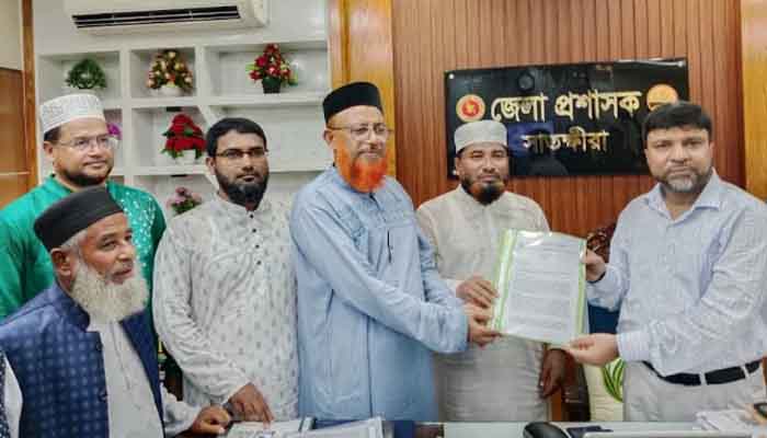 সাতক্ষীরায় জেলা প্রশাসককে জামায়াতের স্মারকলিপি সাতক্ষীরায় জেলা প্রশাসককে জামায়াতের স্মারকলিপি