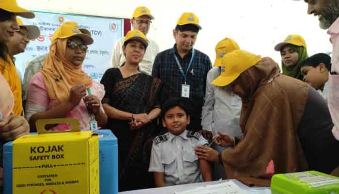 ঠাকুরগাঁওয়ে টাইফয়েড টিকাদান কর্মসূচির উদ্বোধন ঠাকুরগাঁওয়ে টাইফয়েড টিকাদান কর্মসূচির উদ্বোধন