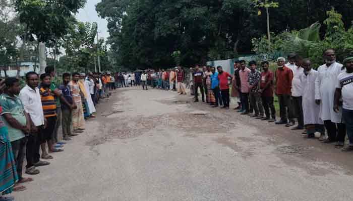 কুড়িগ্রামে ভোট কেন্দ্র স্থানান্তরের প্রতিবাদে মানববন্ধন কুড়িগ্রামে ভোট কেন্দ্র স্থানান্তরের প্রতিবাদে মানববন্ধন