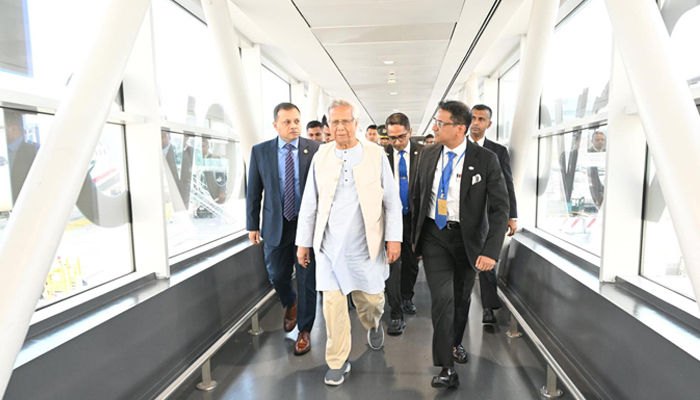 ইতালির রোমে পৌঁছেছেন প্রধান উপদেষ্টা ইতালির রোমে পৌঁছেছেন প্রধান উপদেষ্টা