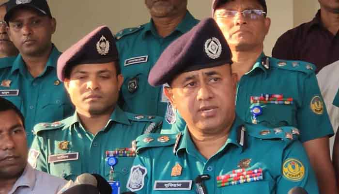 রাকসু নির্বাচনে নিরাপত্তায় ২ হাজার পুলিশ, ৬ প্লাটুন বিজিবি ও ১২ প্লাটুন র্যাব রাকসু নির্বাচনে নিরাপত্তায় ২ হাজার পুলিশ, ৬ প্লাটুন বিজিবি ও ১২ প্লাটুন র্যাব