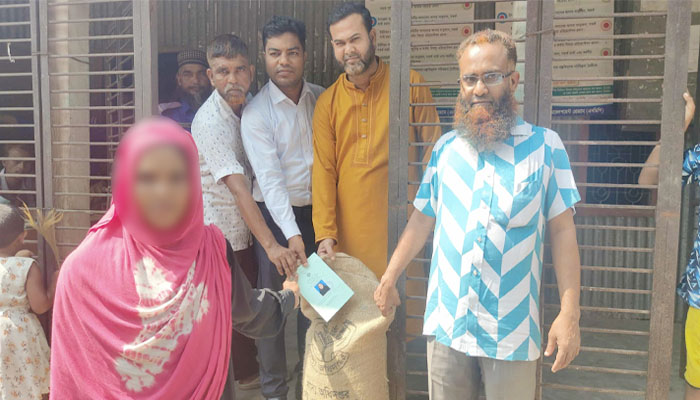 সিরাজগঞ্জে দুস্থ মহিলাদের মাঝে ভিডব্লিউবি’র চাল বিতরণ সিরাজগঞ্জে দুস্থ মহিলাদের মাঝে ভিডব্লিউবি’র চাল বিতরণ