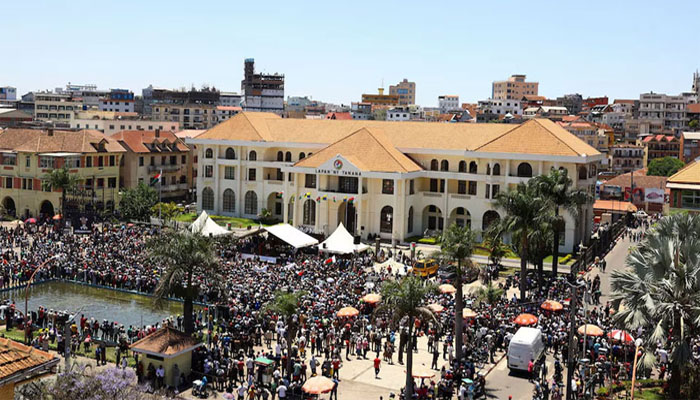 জেন-জি আন্দোলনে দেশ ছেড়ে পালালেন আরেক দেশের প্রেসিডেন্ট জেন-জি আন্দোলনে দেশ ছেড়ে পালালেন আরেক দেশের প্রেসিডেন্ট