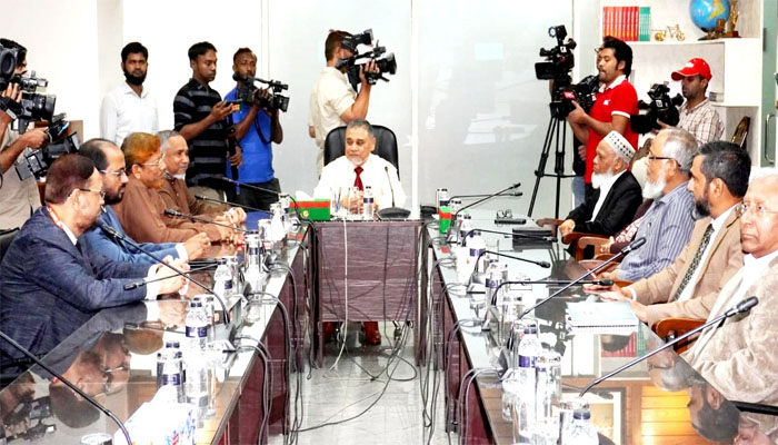 নির্বাচন কমিশনের সঙ্গে জামায়াতের প্রতিনিধি দলের বৈঠক নির্বাচন কমিশনের সঙ্গে জামায়াতের প্রতিনিধি দলের বৈঠক