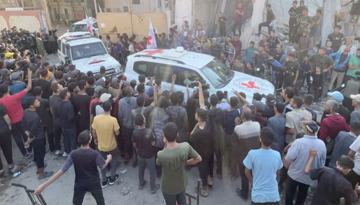 শক্তি প্রদর্শন করে ইসরায়েলি জিম্মিদের মুক্তি দিলো হামাস শক্তি প্রদর্শন করে ইসরায়েলি জিম্মিদের মুক্তি দিলো হামাস