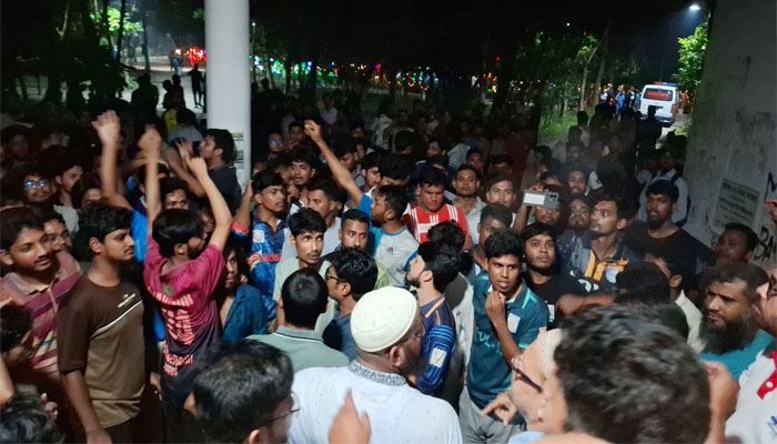 ফুটবল খেলাকে কেন্দ্র করে সংঘর্ষে বেরোবির ৮ শিক্ষার্থী বহিষ্কার ফুটবল খেলাকে কেন্দ্র করে সংঘর্ষে বেরোবির ৮ শিক্ষার্থী বহিষ্কার