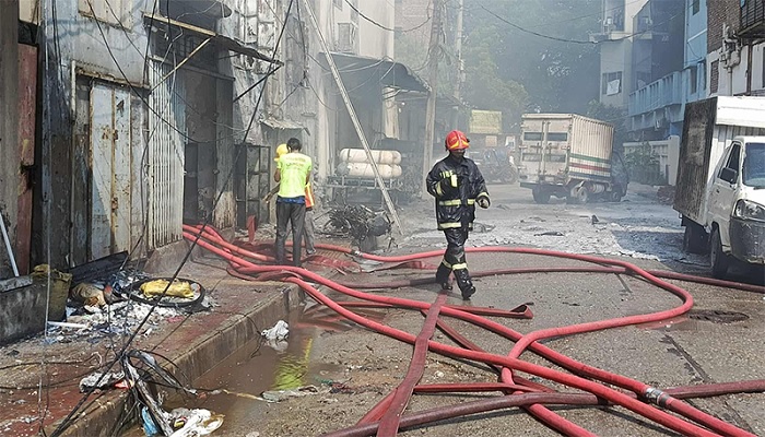 মিরপুরে কারখানা-গুদামে আগুন: নিহত ৯ মিরপুরে কারখানা-গুদামে আগুন: নিহত ৯