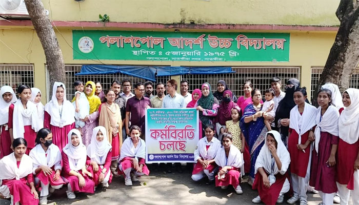 সাতক্ষীরায় স্কুল-কলেজের কর্মবিরতিতে শিক্ষকরা সাতক্ষীরায় স্কুল-কলেজের কর্মবিরতিতে শিক্ষকরা