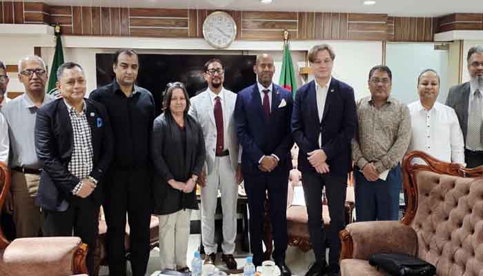 চট্টগ্রামে শিক্ষা ও স্বাস্থ্যখাতের উন্নয়নে কানাডার সহযোগিতা চাইলেন মেয়র চট্টগ্রামে শিক্ষা ও স্বাস্থ্যখাতের উন্নয়নে কানাডার সহযোগিতা চাইলেন মেয়র