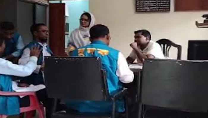 যশোরের নাভারন সরকারি খাদ্য গুদামে দুদকের অভিযান যশোরের নাভারন সরকারি খাদ্য গুদামে দুদকের অভিযান