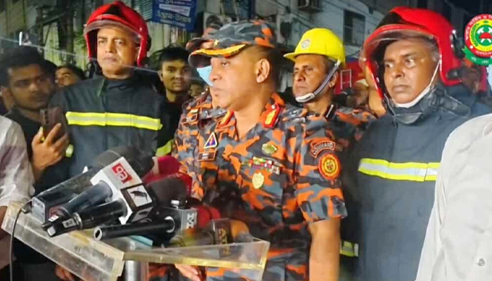 মিরপুরের আগুন পুরোপুরি নেভাতে লাগতে পারে কয়েকদিন মিরপুরের আগুন পুরোপুরি নেভাতে লাগতে পারে কয়েকদিন