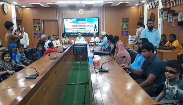 চুয়াডাঙ্গায় বিশ্ব সাদাছড়ি নিরাপত্তা দিবস উপলক্ষ্যে আলোচনা সভা চুয়াডাঙ্গায় বিশ্ব সাদাছড়ি নিরাপত্তা দিবস উপলক্ষ্যে আলোচনা সভা