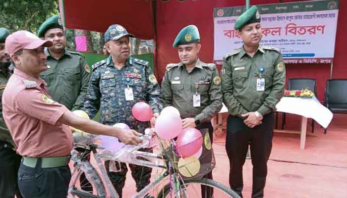 রংপুরে আনসার-ভিডিপি সদস্যদের মাঝে বাইসাইকেল বিতরণ