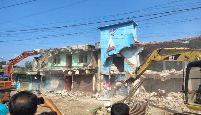 সাতক্ষীরায় আঞ্চলিক মহাসড়কের দুই পাশের অবৈধ স্থাপনা উচ্ছেদ সাতক্ষীরায় আঞ্চলিক মহাসড়কের দুই পাশের অবৈধ স্থাপনা উচ্ছেদ