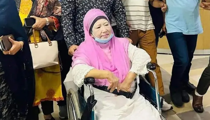 রাতে হাসপাতালে যাচ্ছেন খালেদা জিয়া রাতে হাসপাতালে যাচ্ছেন খালেদা জিয়া