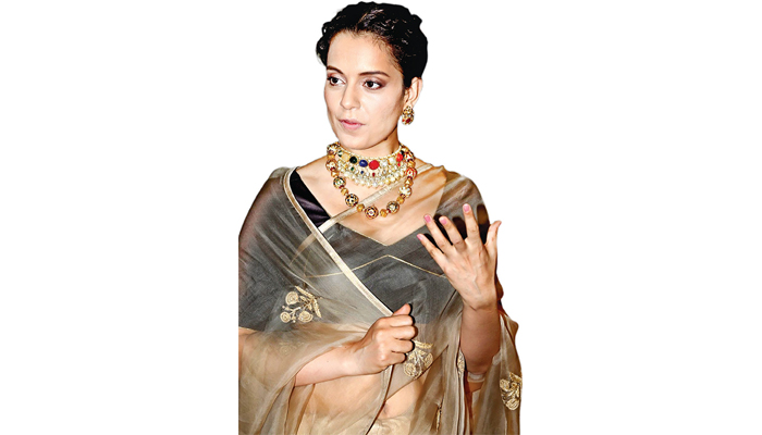 সিনেমায় মন দিতে চান কঙ্গনা সিনেমায় মন দিতে চান কঙ্গনা