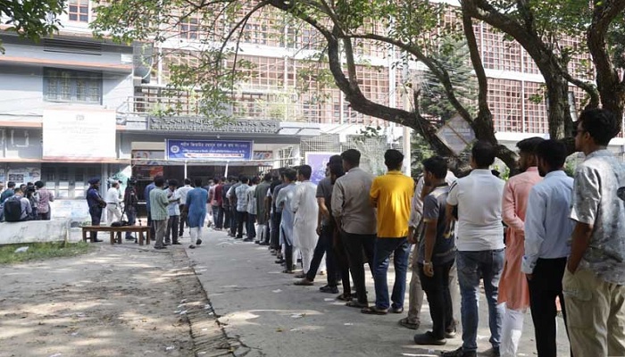 রাকসু নির্বাচন: চার ঘণ্টায় ভোট কাস্ট ৪২ শতাংশ রাকসু নির্বাচন: চার ঘণ্টায় ভোট কাস্ট ৪২ শতাংশ